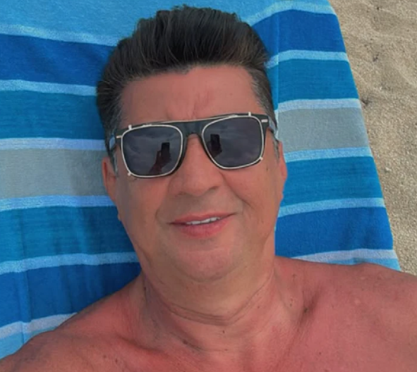 RAZGOLITIO SE NAŠ VODITELJ (59) Otišao na zasluženi odmor nakon medijske drame sa sinom, pokazao gde uživa za sve pare