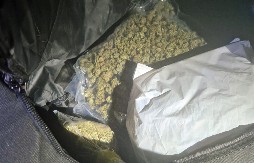 DOLIJAO DILER U BEČEJU  Valjao marihuanu i ekstazi