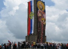 SUTRA JE VIDOVDAN, PRAZNIK NAD PRAZNICIMA Srpski narod veruje da se iz kuće iznosi jedna stvar, a sve tajne se mogu saznati!