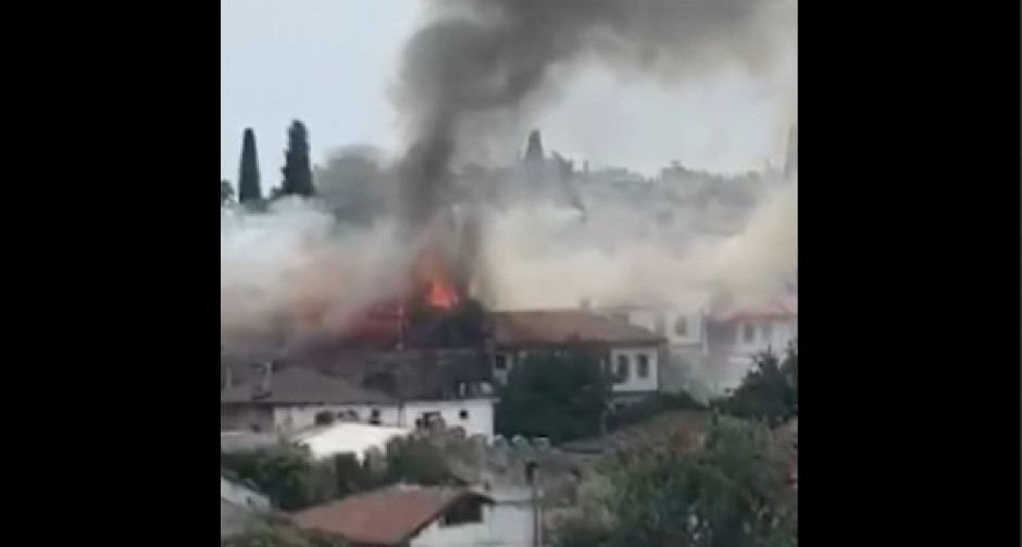 GORI OMILJENO LETOVALIŠTE SRBA! Evakuisani turisti, bukti požar u hotelu u Antaliji (VIDEO)