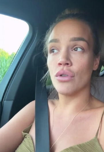 "KRENULI SU DA MI UDARAJU AUTO, IŠLA SAM PO DECU" Pevačicu blokaderi maltretirali na ulici: "Stiglo mi je 500 poruka da žele smrt ćerki i sinu"