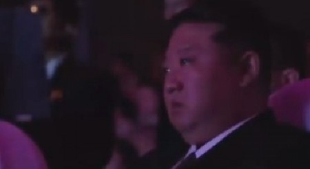 KIM DŽONG UN SE GUŠI U SUZAMA, SVE SNIMLJENO JAVNO Sve zbog Ukrajine i Rusije (VIDEO)