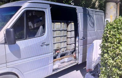 ILEGALNA PUMPA U BANOVCIMA: U KOMBIJU NAĐENE DVE TONE DIZELA I PRETAKALICA Osumnjičenom oduzeto gorivo vredno pola miliona