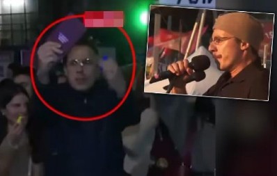 BLOKADER KOJI JE GOVORIO NA VIDOVDANSKOM PROTESTU SNIMLJEN U JEZIVOM NAPADU: Šutira čoveka dok leži – ovakvu demokratiju nude Srbiji (VIDEO)