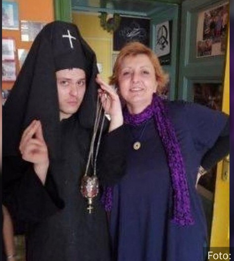 OVO JE PREDVODNICA NAPADA NA POLICIJU! Evo ko sa blokaderima učestvuje u neredima (VIDEO)