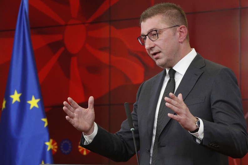 "EVROPA NAS GAZI" Mickoski: Bugarska nas briše još od 1990, EU ćuti – makedonski identitet izbrisan iz izveštaja!