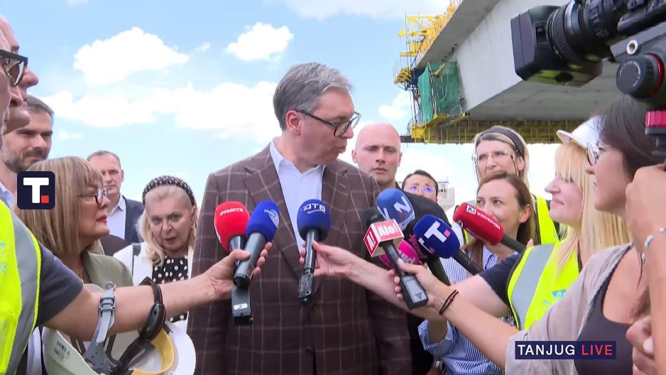 "JEDNO JE KONTEJNER POLITIKA, A JEDNO NAPREDAK SRBIJE" Vučić zalepio blokadere: Ovo ostaje iza nas, a šta ostaje iza njih, osim smeća van kontejnera?