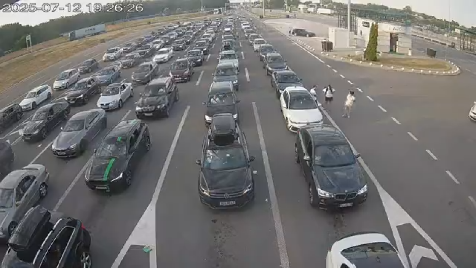 OBAVEŠTENJE ZA SVE VOZAČE! Evo kakvo je trenutno stanje na granicama