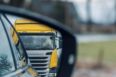 IZLUĐUJE VAS KAD NEKO VOZI PREBLIZU? Probajte ovaj fenomenalni trik! (VIDEO)