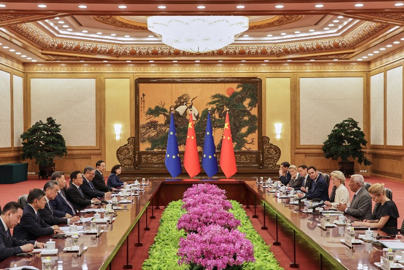 EVROPA DOŠLA KINI NA NOGE! Pola Brisela u Pekingu, Si ih odmah postavio na svoje mesto!