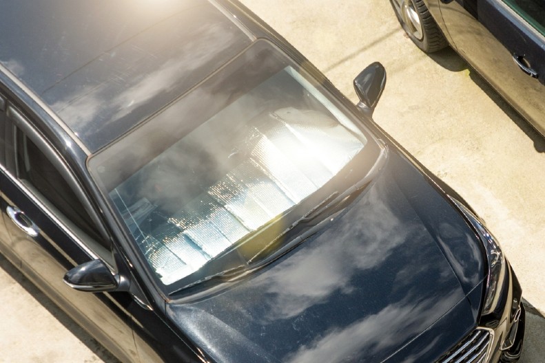 KADA SU PAKLENE VRUĆINE, AUTOMOBIL MOŽE OZBILJNO DA SE OŠTETI Zaštitite ga na pravi način - evo kako