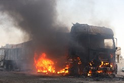 ZAPALIO SE KAMION KOD STARE PAZOVE Vatra zahvatila još jedno vozilo