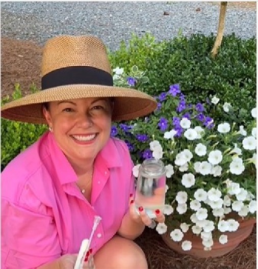 CVEĆARKA OTKRILA TAJNU RASKOŠNOG CVEĆA „Zalivam ga samo ovom vodom, brže raste i mnogo je bujnije“