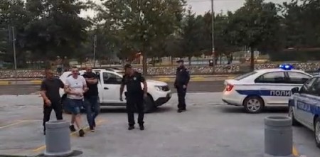 OVO SU UHAPŠENI EKSTREMISTI KOJI SU DIVLJALI U NOVOM PAZARU Krvnički nasrnuli na policiju, psovali Isusa i srpsku majku!