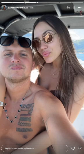 KARIĆ SA DEVOJKOM UŽIVA NA JAHTI Stefan za kormilom, ona bez grama šminke! (FOTO)