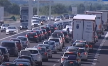 SAMO NA AUTO-PUTU KOLONA VOZILA JE DUGA 700 KILOMETARA "Crna subota" pogodila Francusku