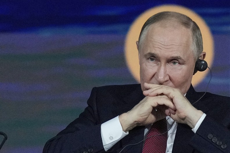 PUTIN SPREMAN DA PRITISNE CRVENO DUGME? Bivši špijun otkriva: "On neće stati, sledeći korak je nuklearna eskalacija!"