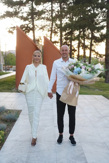 GORE DRUŠTVENE MREŽE! Snežana Borjan preznojena u luksuznoj teretani svog doma (FOTO)