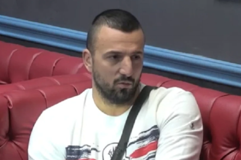 PRODUŽEN PRITVOR SESTRI VLADIMIRA TOMOVIĆA Advokat otkrio detalje, na platou ispred Hrama desio se užas