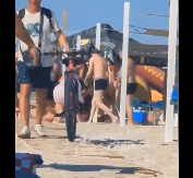 OPŠTA TUČA NA PLAŽI U UKRAJINI! Neko je pustio rusku muziku (VIDEO)