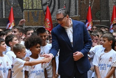DRAGA DECO, DOBRO DOŠLI KUĆI! Vučić sa mladim sportistima: Znamo da je Srbija vaš kosmički svetionik i mirna luka