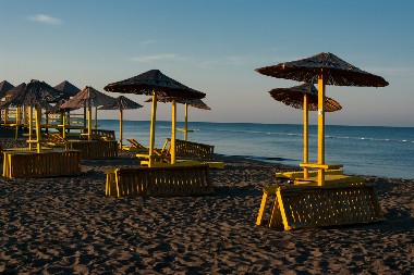 TUČA NA NUDISTIČKOJ PLAŽI! Dvojica zaskočila Turčina, pa pobegli!