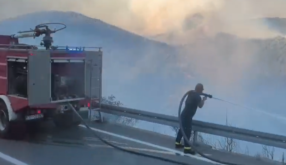 BUKTI POŽAR U BULJARICI! Dežurne ekipe na terenu se bore sa vatrenom stihijom (FOTO/VIDEO)