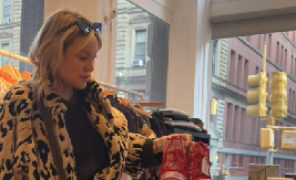 BEZ OVE TORBICE NEĆETE IZLAZITI NAPOLJE Idealna za jurnjavu po gradu, nije glomazna, ali ni minijaturna, bolju odavno nismo videli