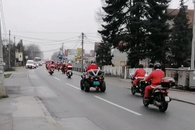 DEDA MRAZ OKUPIO EKIPU I BESNIM MOTORIMA PROTUTNJALI BEOGRADOM! Lepa scena iz srca prestonice i ove godine! (FOTO)