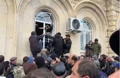 PUCNJAVA U PARLAMENTU! Jedan poslanik ubijen, drugi teško ranjen, Rusi javljaju da je ubica POLITIČAR! (VIDEO)