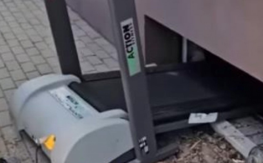 AU MAJKO MILA, KAKAV KRALJ Srbin se dosetio kako da najlakše prenese drva u podrum pomoću jednog predmeta - region oduševljen! (VIDEO)