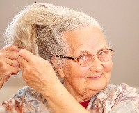 OVA BAKA IMA 102 GODINE I TEN KAO SVILA Ona je svima otkrila da se radi o sredstvu koje košta samo 400 dinara