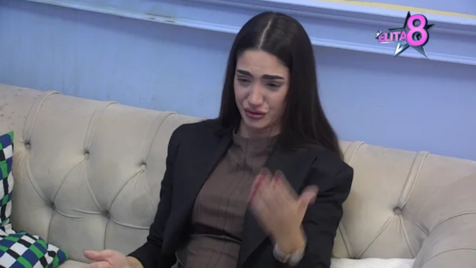 ANĐELA GRCA U SUZAMA NAKON RASKIDA SA GASTOZOM Doživela nervni slom, kivna na cimerku!