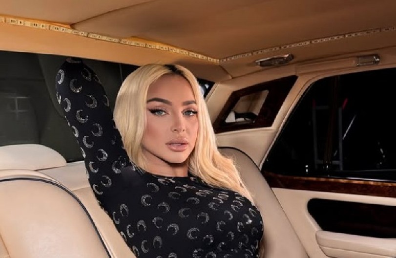 GRMI NA JAHTI! Maja Berović se skinula, minijaturni bikini, pirsing i tetovaža na skrivenom mestu (FOTO)