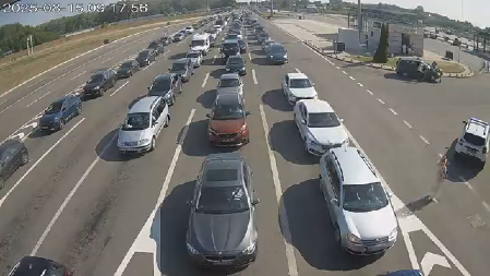 GUŽVE NA GRANIČNIM PRELAZIMA SE NASTAVLJAJU Oglasio se AMSS