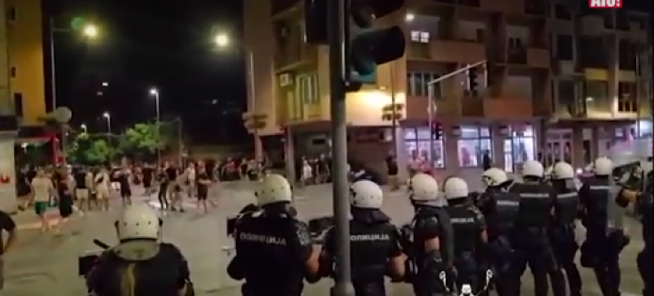 EKSKLUZIVNO! Pogledajte kako su blokaderi teroristi linčovali policiju u Valjevu! (VIDEO)