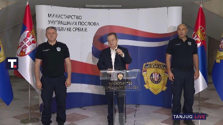 NEĆE SE TOLERISATI KRŠENJE ZAKONA, SVI ĆE BITI POHAPŠENI! Dačić otkrio: U Valjevu povređen žandarm, u Beogradu gađali policiju zapaljivim tečnostima