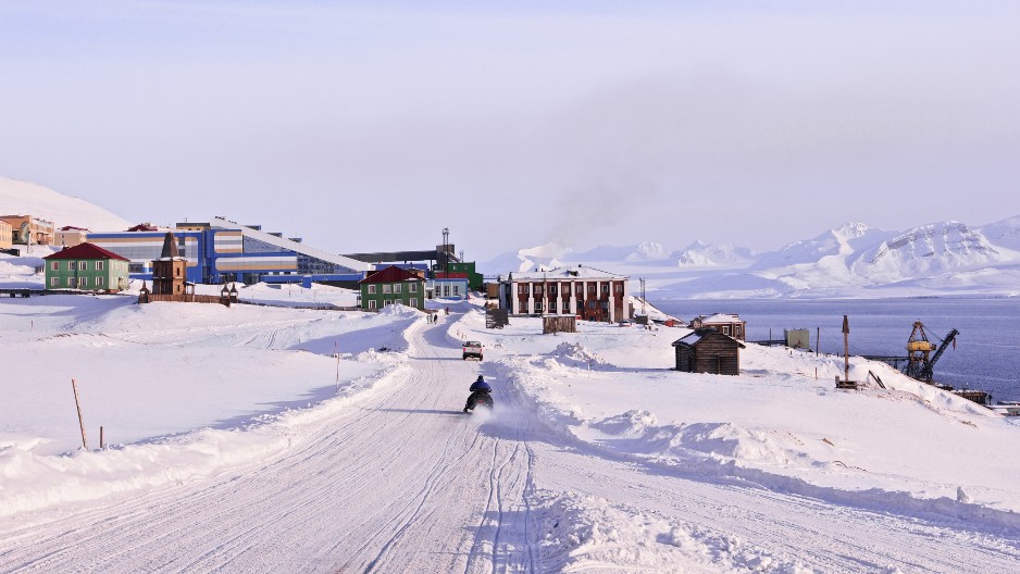 Da se prehrane dvoje, potrebno 1200 evra: U ovoj zemlji mogu da vas kazne i što ne nosite oružje
