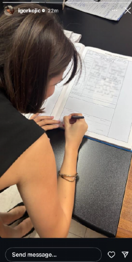 ZVANIČNO RAZVEDENI! Brak trajao samo osam meseci, pevač i njegova porodica presrećni zbog odlaska snaje iz kuće