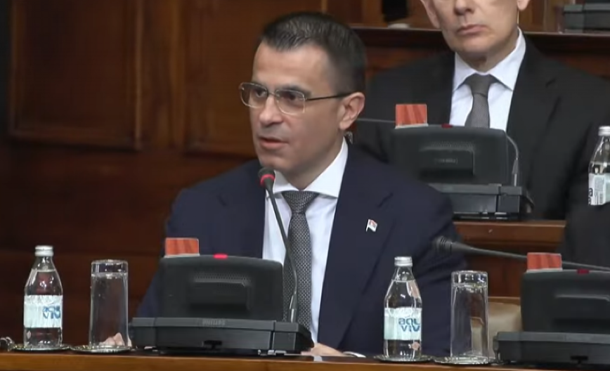 "DOK ONI PALE BAKLJE, DRŽAVA UVODI MERE ZA BOLJI ŽIVOT" Ministar Milićević podržao nove ekonomske mere