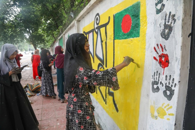 GODINU DANA POSLE "KRVAVIH ŠAKA" U BANGLADEŠU Revolucija pojela sopstvenu decu, zemlja u rasulu, ekstremističke horde divljaju po zemlji!