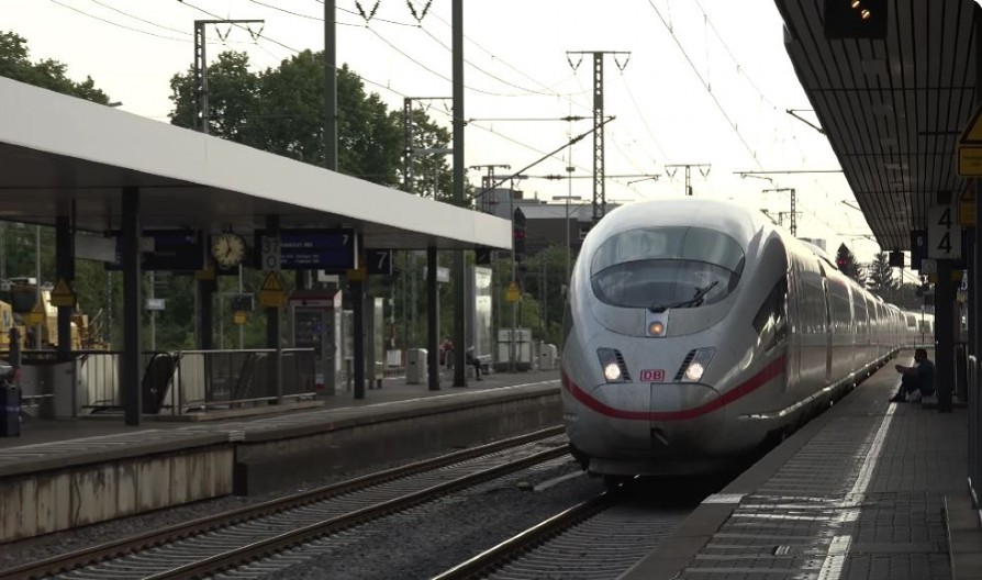 TRAGEDIJA KOD BORDOA Voz pokosio dve tinejdžerke, poginule na licu mesta!