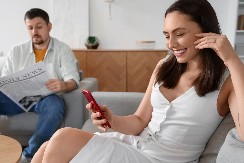 SRBIN NAKON ŽENINE PREVARE ŠOKIRAO PRIZNANJEM Osuli paljbu na njega u komentarima : "Žao mi tvoje žene, a ne tebe!"