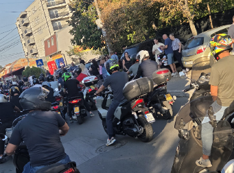 BAJKERI UZ SVOJ NAROD! Građani u Borči poručuju – dosta je blokada, hoćemo svoju Srbiju nazad (VIDEO)