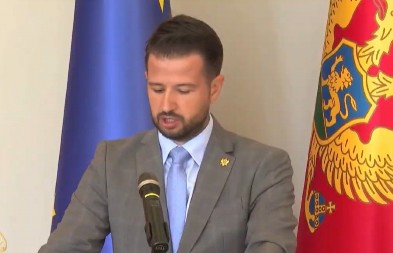 "DŽABA TI JE OKSFORD KAD PONOSA NEMAŠ" Stihovi koji tresu Crnu Goru!