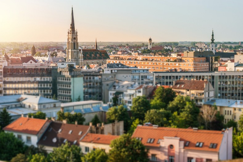 SVE PROJEKCIJE PREKINUTE, EVAKUISAN BIOSKOP Pište alarmi, drama u Novom Sadu