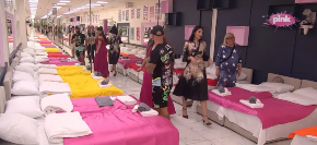 PALA PRVA TAJNA AKCIJA U ELITI! Učesnica nije znala da je snimaju kamere, pa sve priznala o odnosu sa 20 godina starijim cimerom (FOTO)