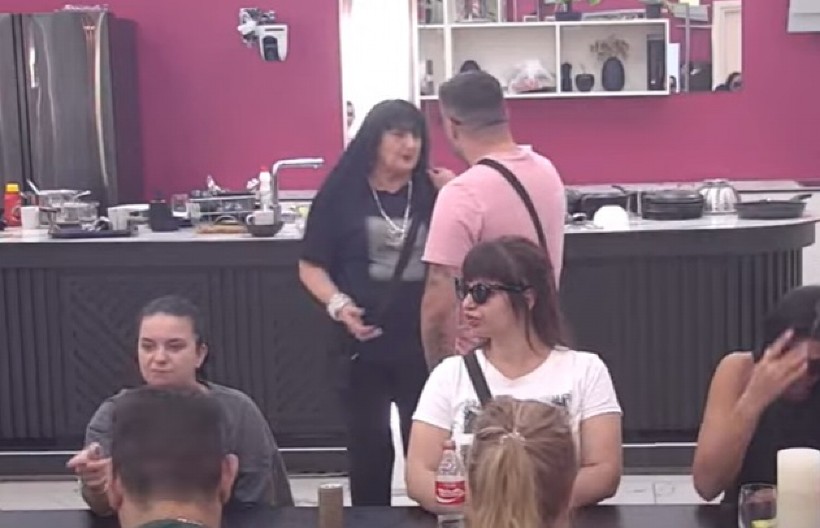 ASMINOVA MAJKA VAN SEBE ZBOG NJEGOVOG ODNOSA SA MILOSAVOM Hitno se oglasila, ne može da veruje: "Može da mu bude baka"