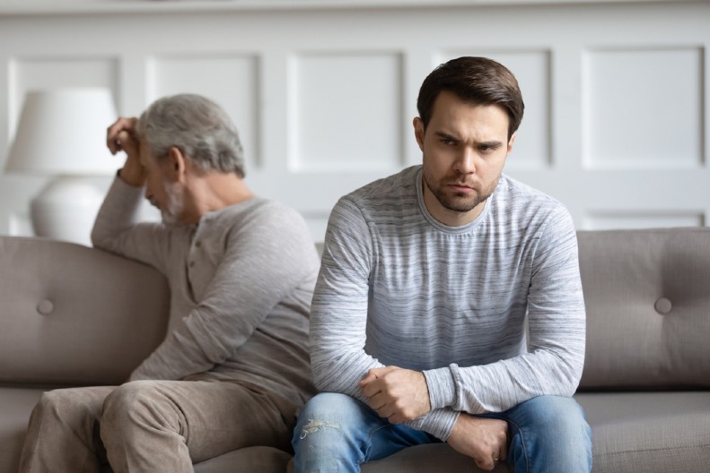 SIN OTKRIO ŠOKANTNU PORODIČNU TAJNU Šest godina nakon očeve smrti pronašao njegov dnevnik - istina ga je slomila na komade!