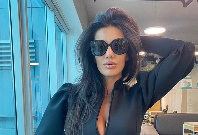 NAŠA PEVAČICA PALA U KOMU Doživela nezgodu, krvava nepomično ležala, pa hitno prevezena u bolnicu!